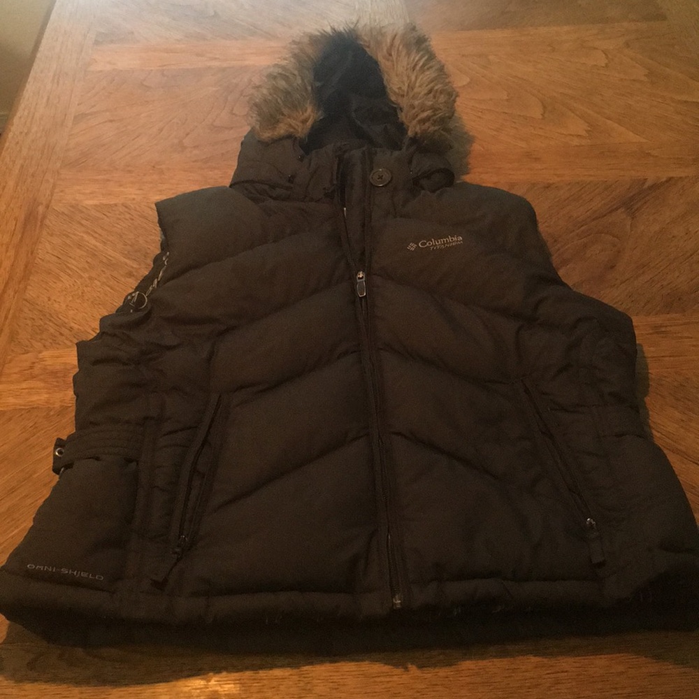 Columbia vest with fur around the hood